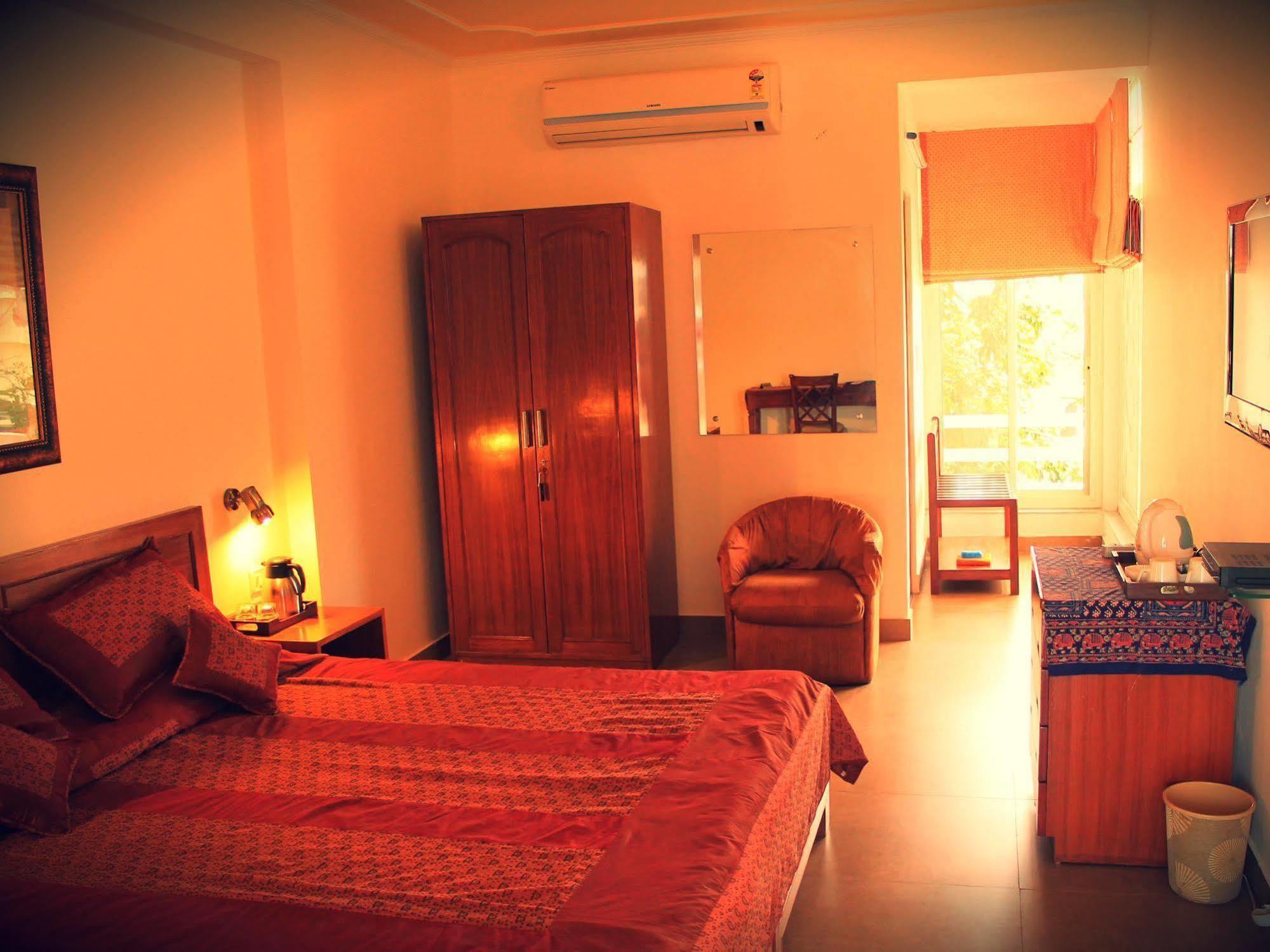 ג'איפור Giri Homestay By Vista Rooms מראה חיצוני תמונה
