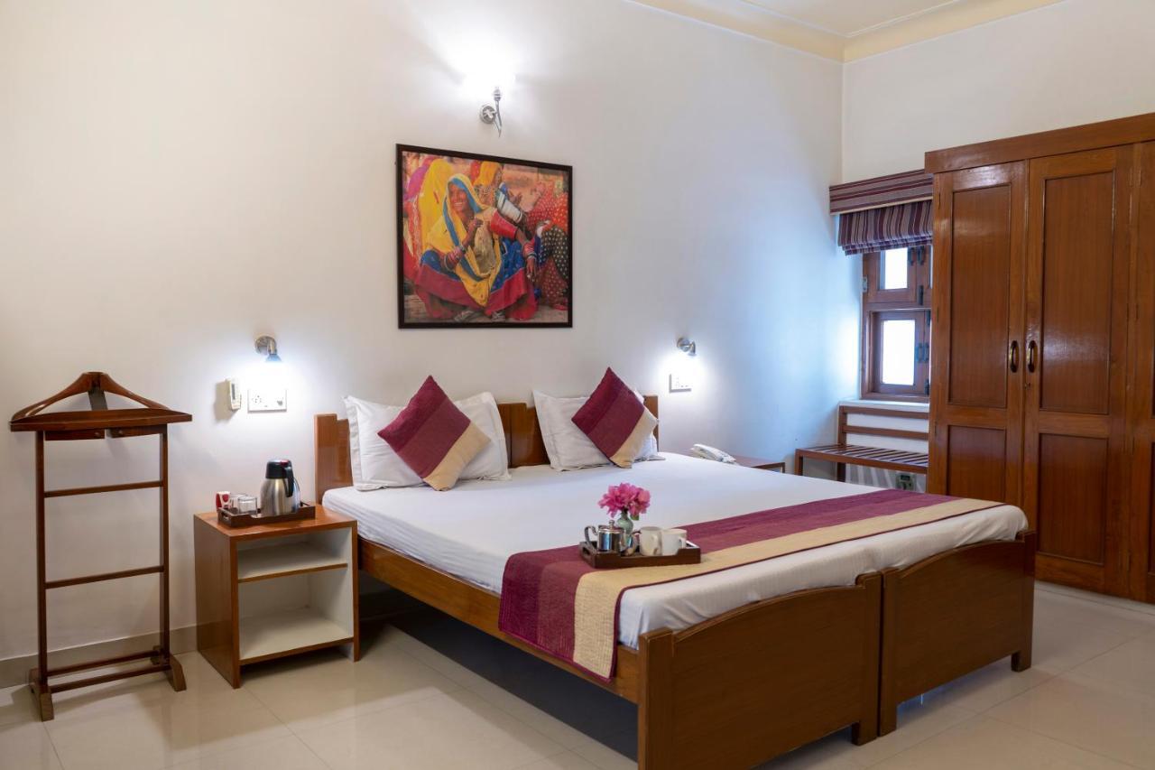 ג'איפור Giri Homestay By Vista Rooms מראה חיצוני תמונה